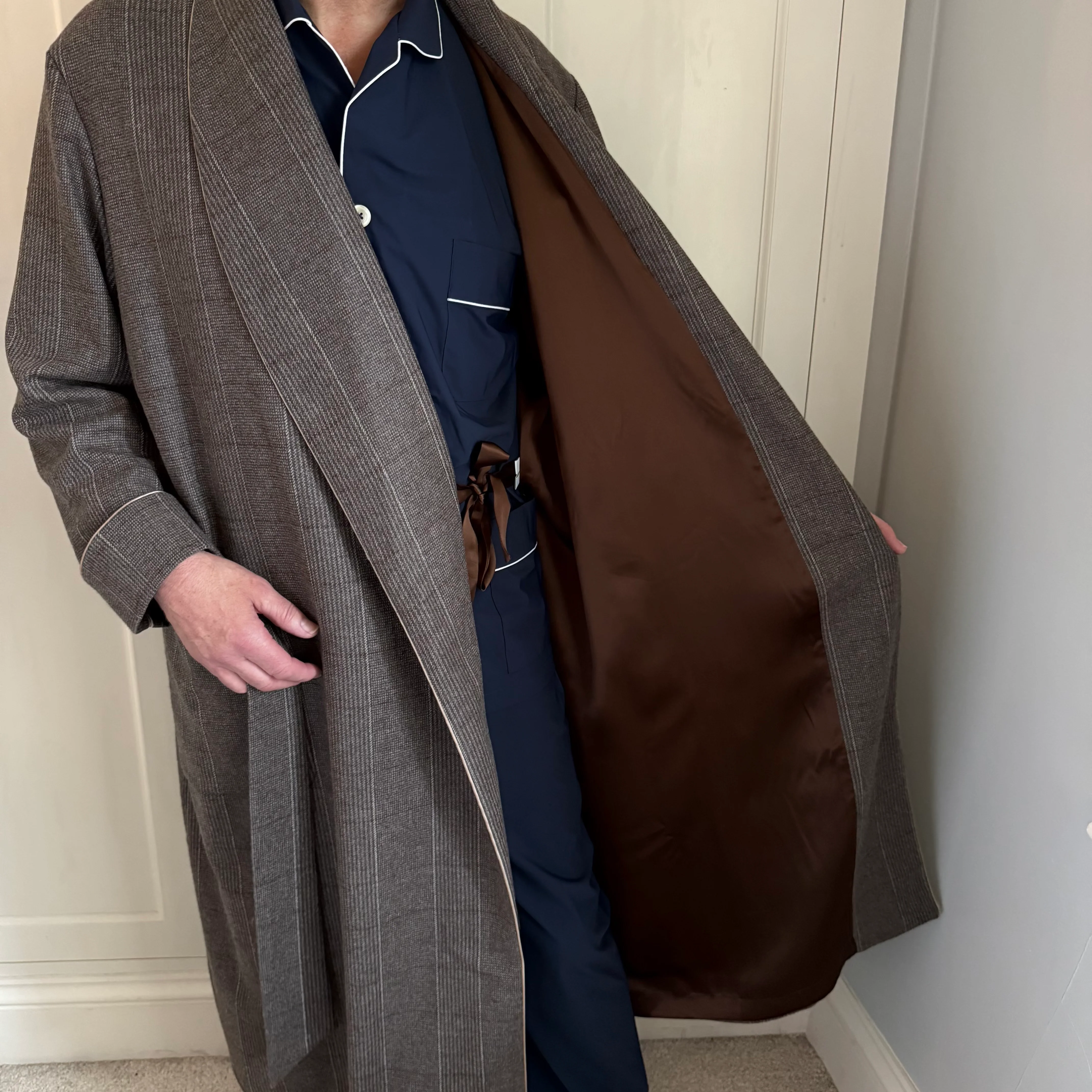 Taupe check with ivory silk piping dressing gown - Image 6